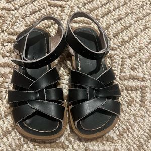 Kids Salt Water sandals size 11 black